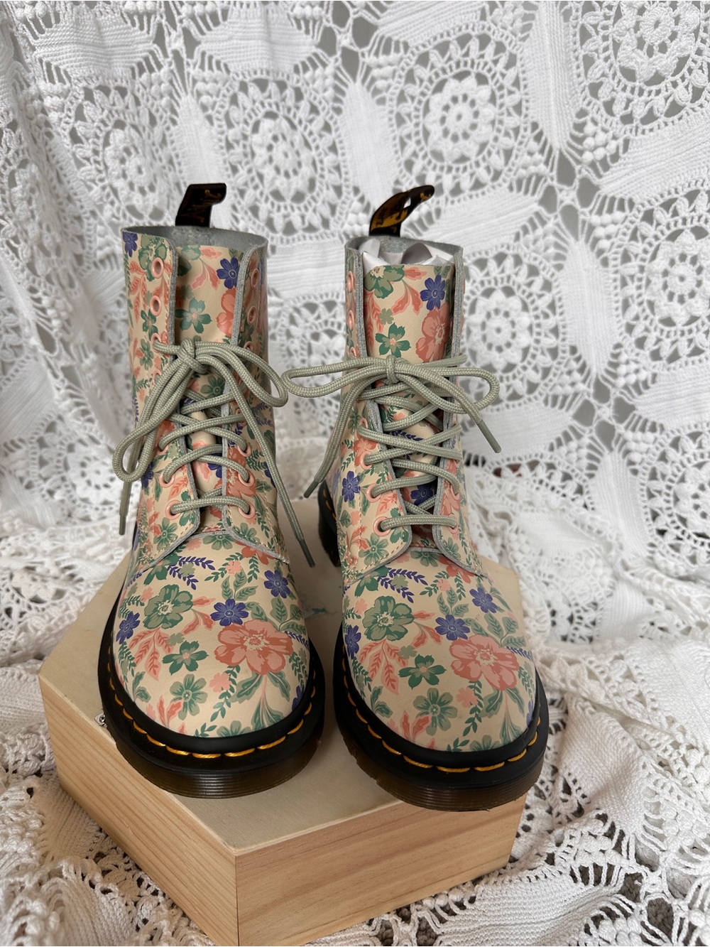 Dr. Martens 1460 Pascal Floral Reclaimed Leather Boots Cloud Cream Multi Sz7 - Picture 3 of 15